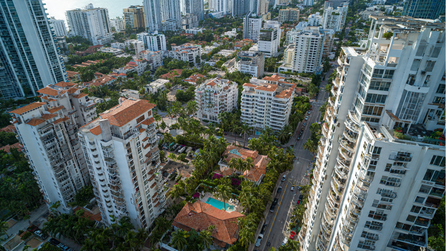 Read more about the article Roof Leak Attorney Miami